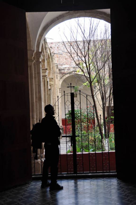 Interior do prédio da universidade em San Miguel de Allende, no México